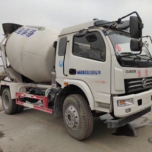 Guangxi Liuzhou Cement Mixer 7 квадратных, 6 квадратных 4 квадратных секундных бетонных смешанных танкеров.