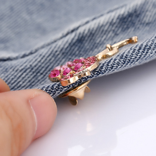 Korean style micro-paved zircon flamingo brooch, fashionable animal corsage, autumn and winter clothing large collar accessories