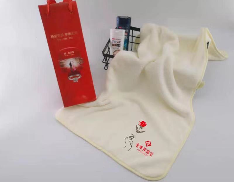 Warm velvet love towel jewelry towel insurance company.