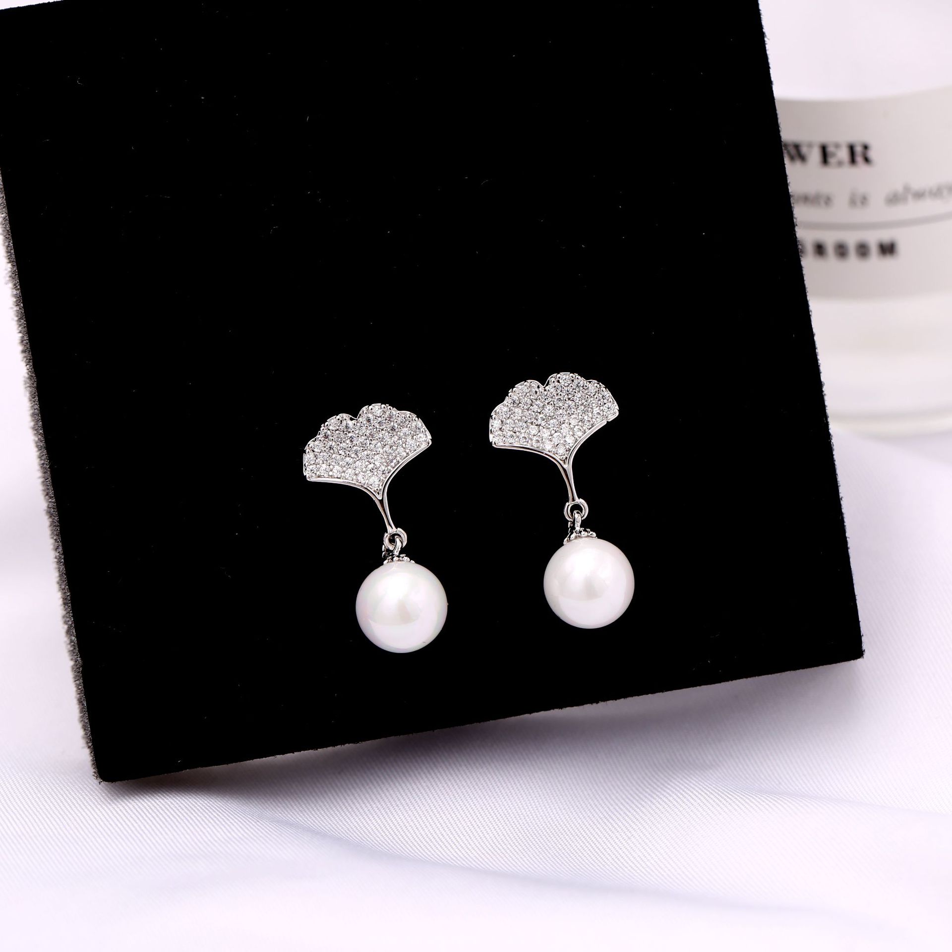 Ginkgo Leaf Zircon Pendientes S925 Silver Needle Pearl Stud Aretes Para Mujer display picture 16