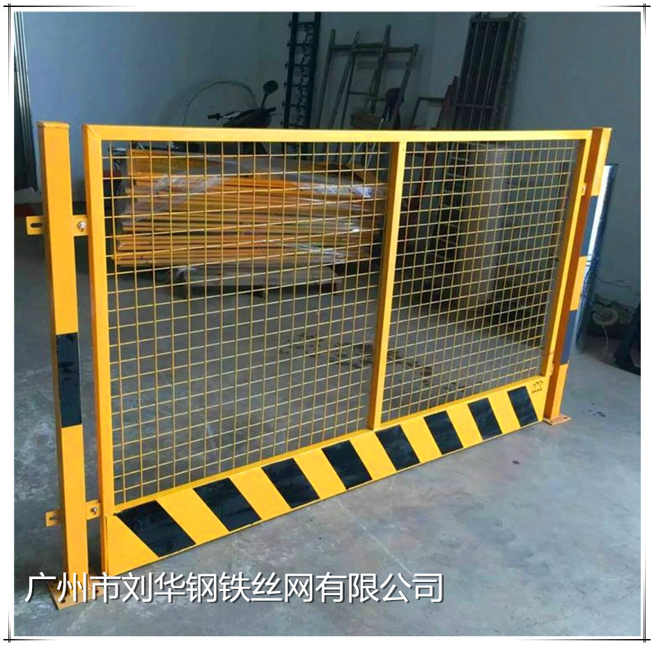 1.2*2m基坑护栏现货 网片式定型化基坑围栏 黑黄色竖管基坑围栏网