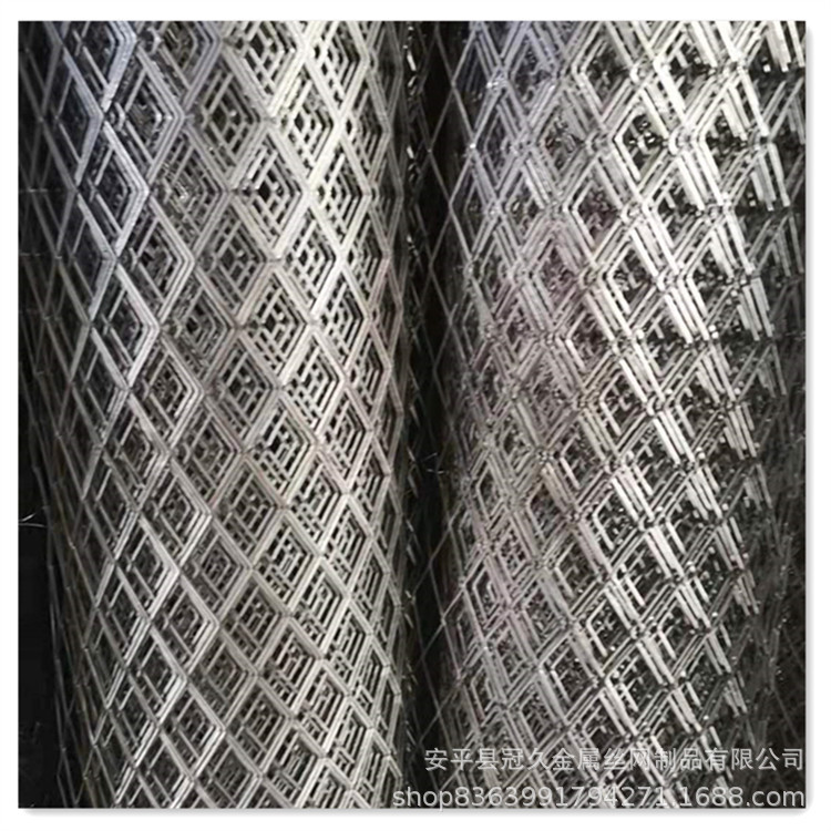 厂家批发建筑安全防护钢板网片防滑冲压菱形孔网片 脚踏网
