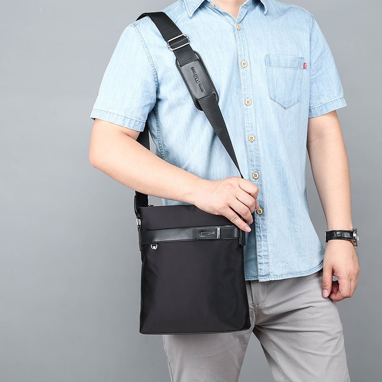 Черное плечо