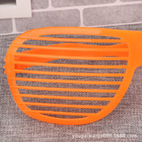 Праздничный день, предмет, макияж, танцевальный клуб, весь человек полон взрослых, смешное, странное преувеличение, фанаты, очки для оконных баров очки