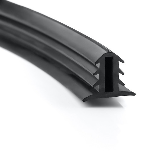 Modification of dashboard sealing strips, instrument panel gaps with soundproof and dust-proof rubber strips, front windshield noise
