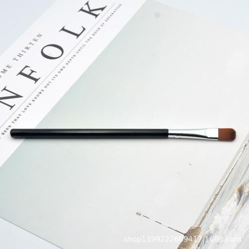 Factory direct sales single makeup brush new eye shadow brush beginner portable beauty makeup brush lip brush wholesale