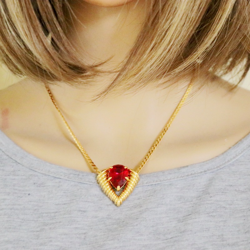 Short Necklace Copper Neck Necklace Cut Red Resin Gemstone Pendant Clavicle Chain display picture 10