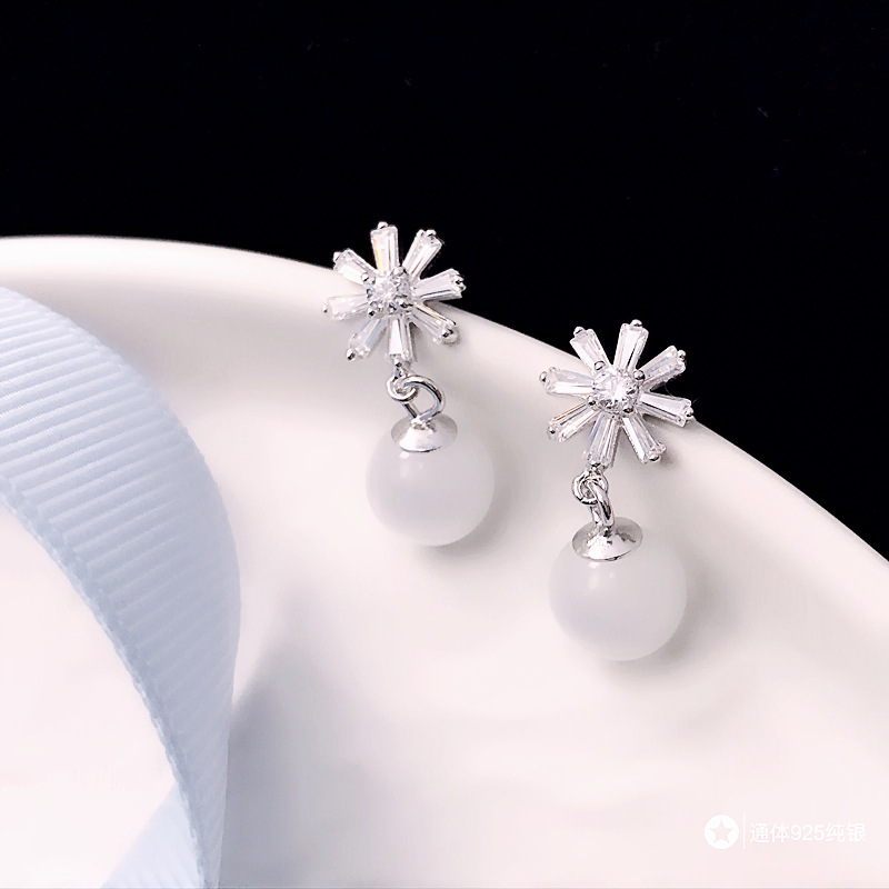 925纯银珍珠小耳坠短款韩国气质银耳环适合圆脸网红耳饰雪花超仙