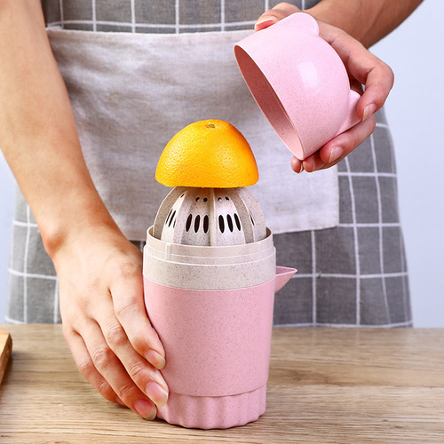 Multifunctional fruit manual juicer creative household mini juice cup student dormitory cartoon lemon juicer
