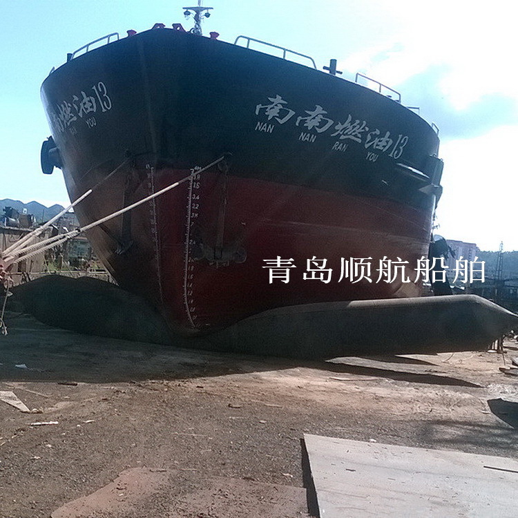 天然橡胶船舶装备起重滚动充气气囊——船舶上排下移用