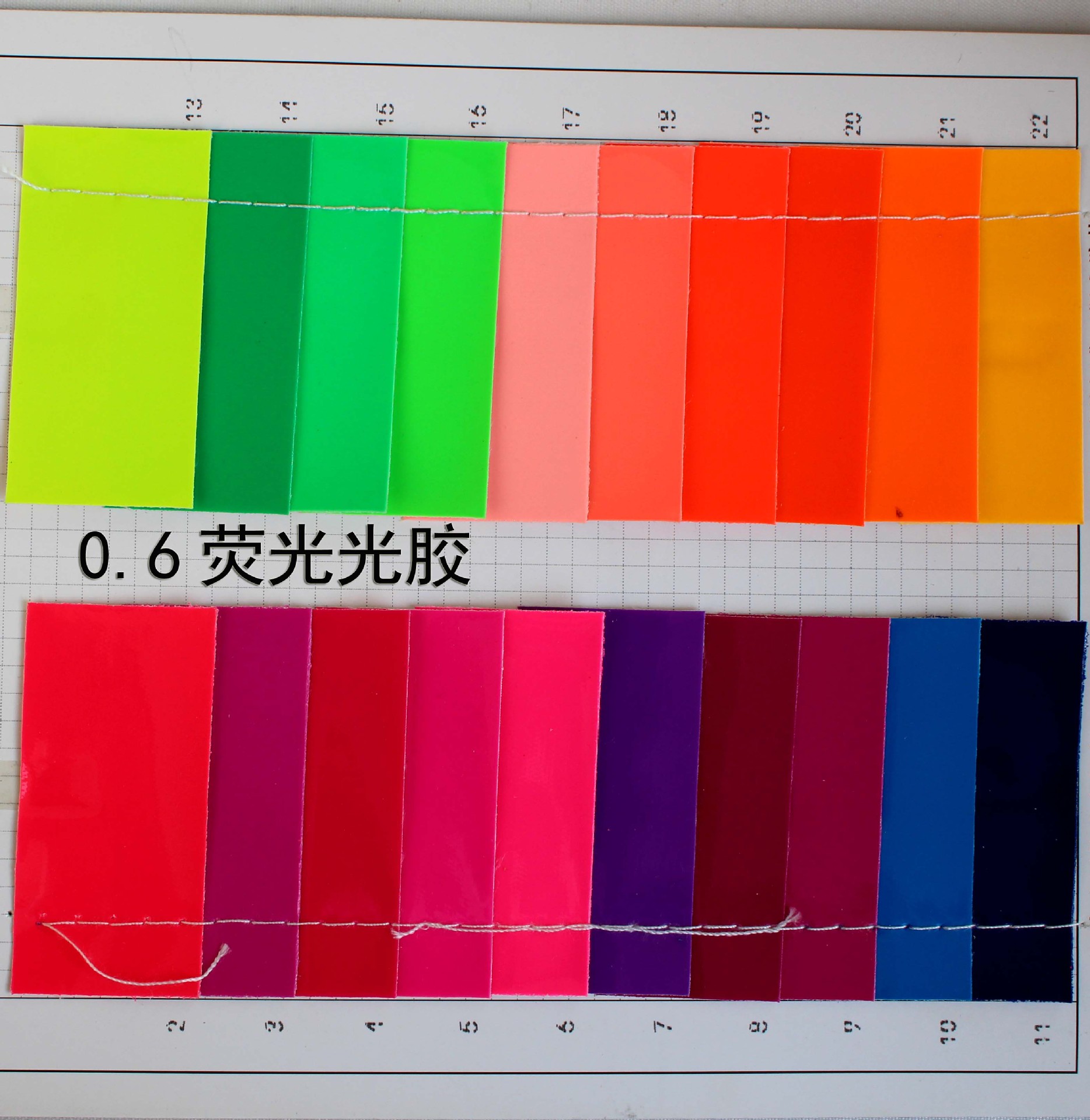 现货 PVC光胶皮革 亮面镜面 0.4mm0. 5mm0. 7人造革面料-阿里巴巴