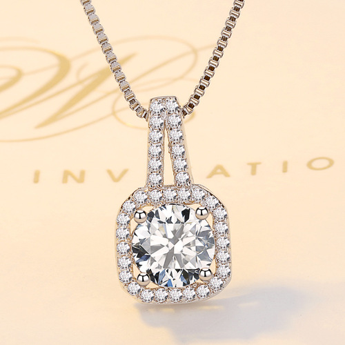 Qiaolanxuan Korean fashion shiny zircon square diamond pendant short women's necklace simple and sweet clavicle chain for ladies