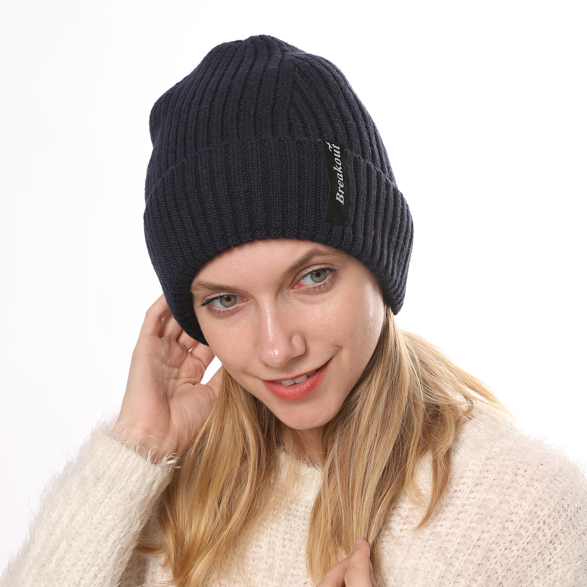Cappello da uomo in lana calda lavorato a maglia con lettera adesiva con bordo arricciato a righe dritte in velluto autunno e inverno da donna_voghion.com