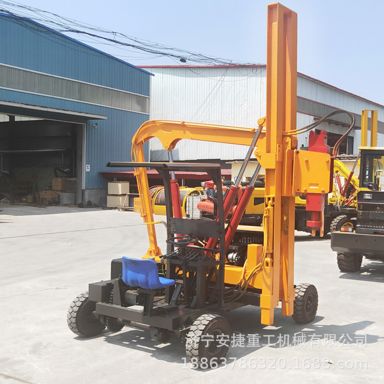 小四轮锤头压桩机 小四轮护栏打桩机 四轮液压护栏打桩机