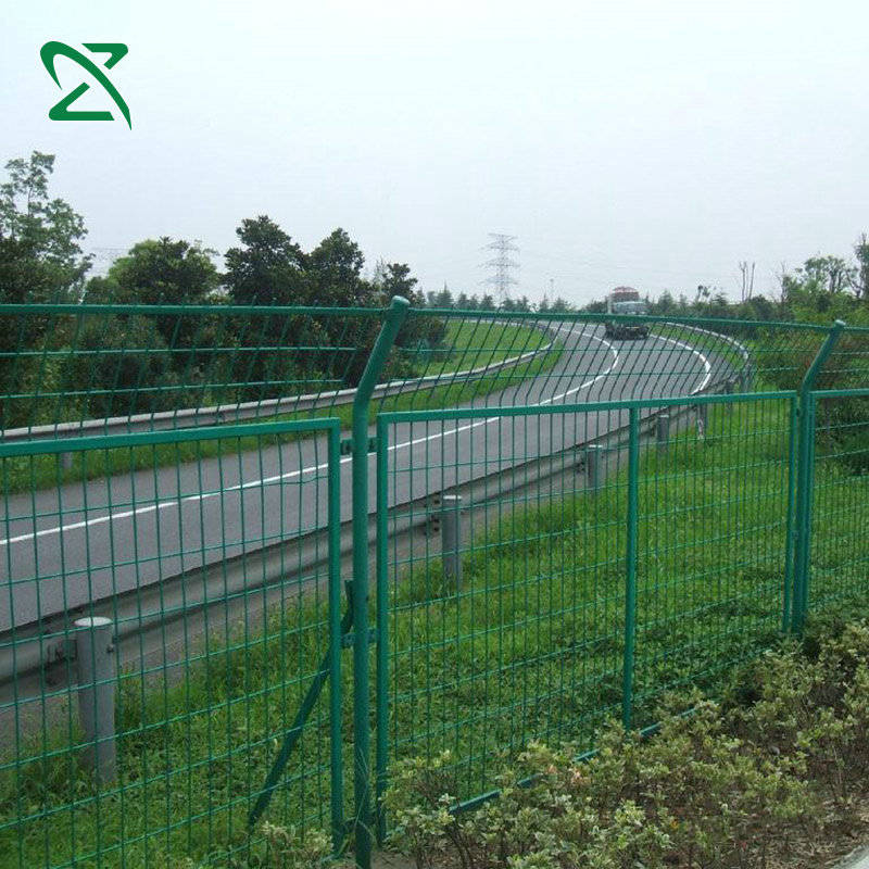 隔离栅厂家供应安全防护隔离网/围场区围栏网/桥梁防护网批发