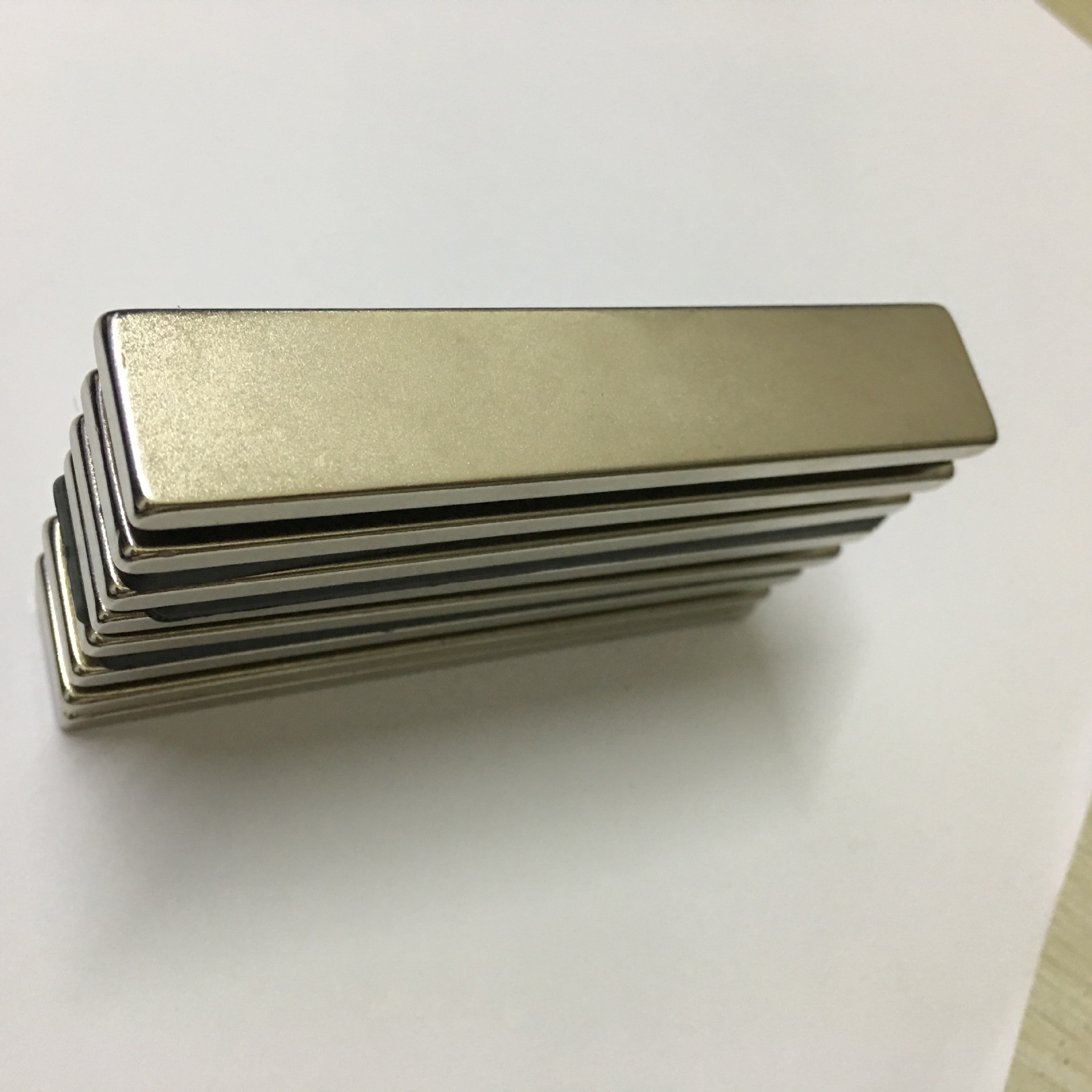 钕铁硼方形强磁磁铁 F40*20*5广告画板固定磁片 磁铁 磁钢强磁