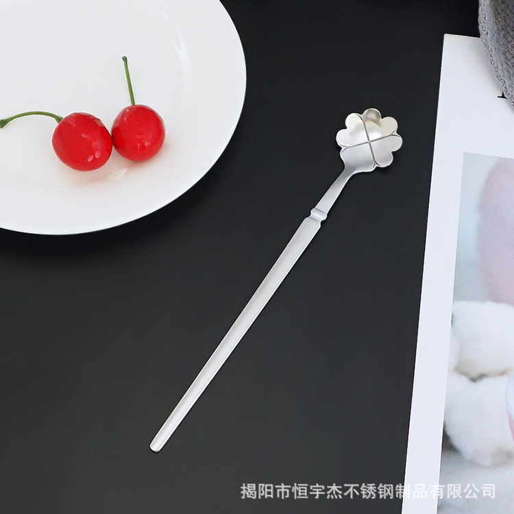 네 잎 클로버 아이스 스푼