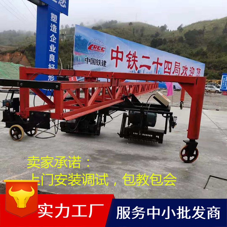 两幅大型刻纹机悬架式刻纹机路面防滑线划线机施工路邦电动铣刨机