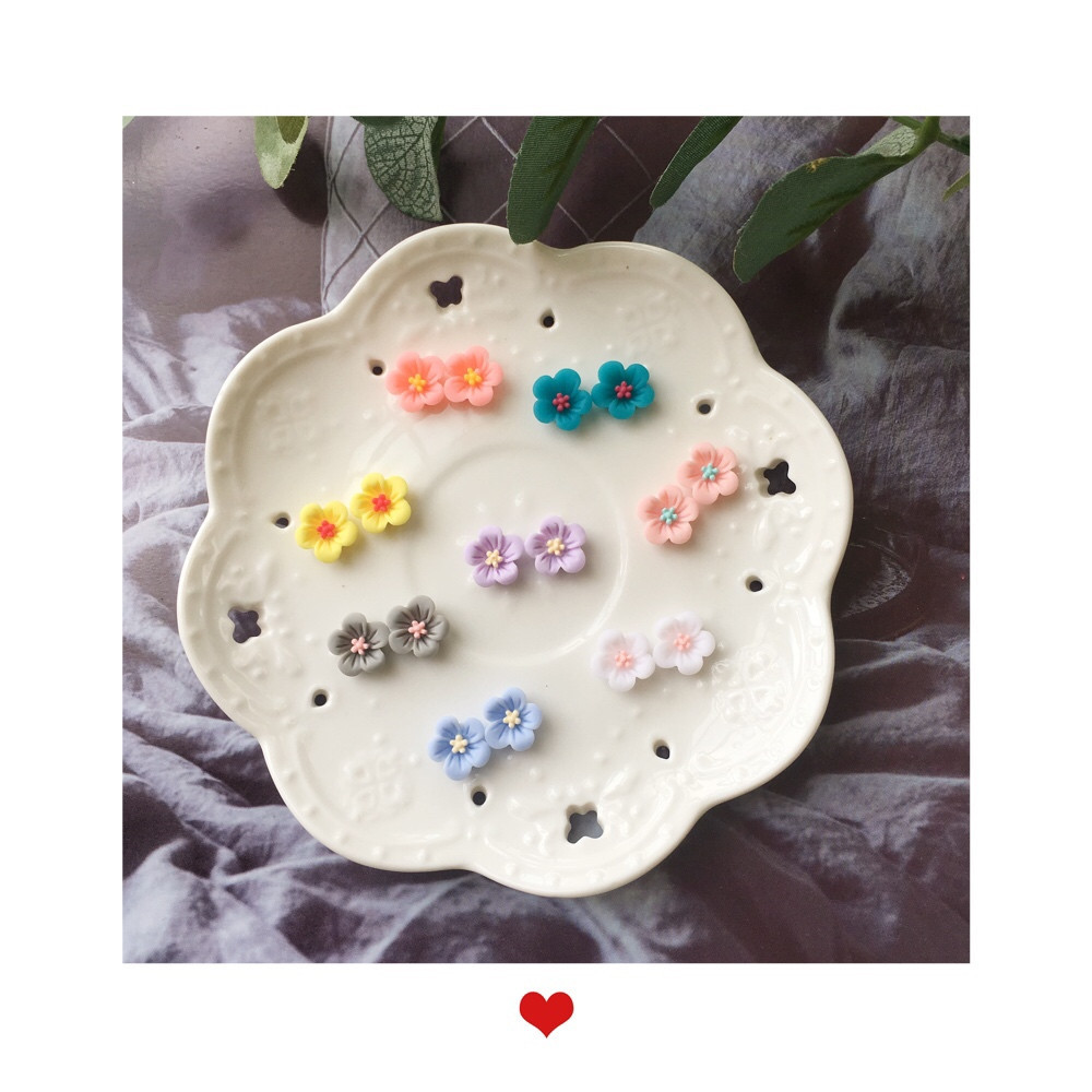 Wholesale Jewelry 1 Pair Simple Style Flower Resin Ear Studs display picture 1