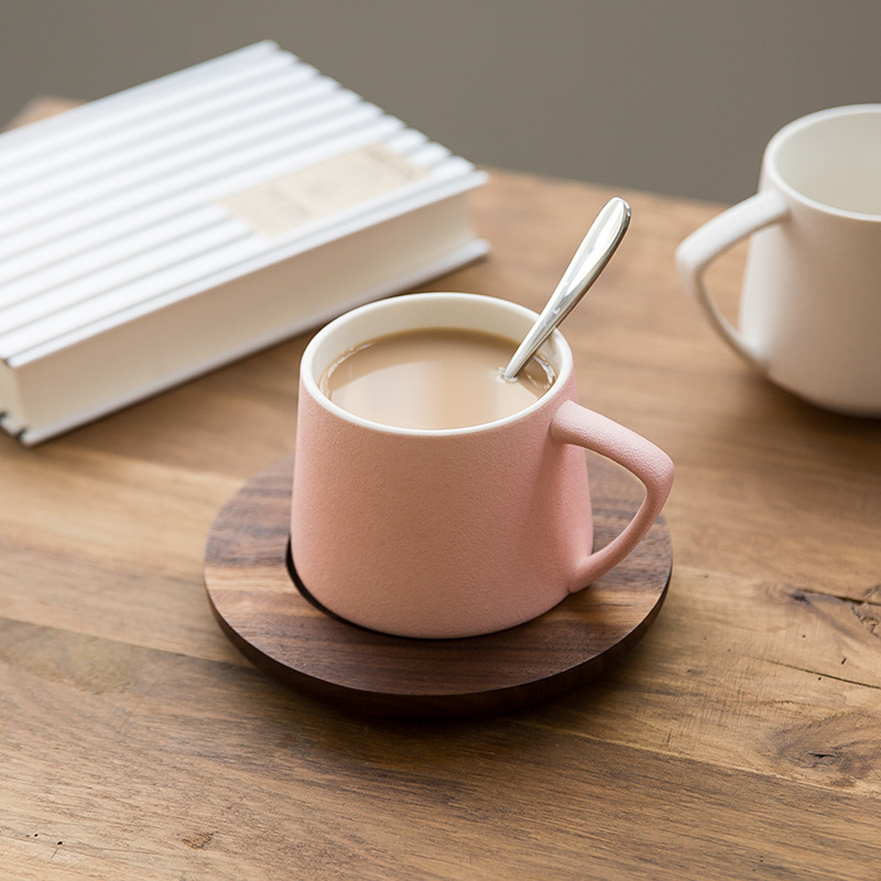 Taza creativa taza cojín taza platos taza de cerámica taza cojín de madera sólida taza de nuez negra
