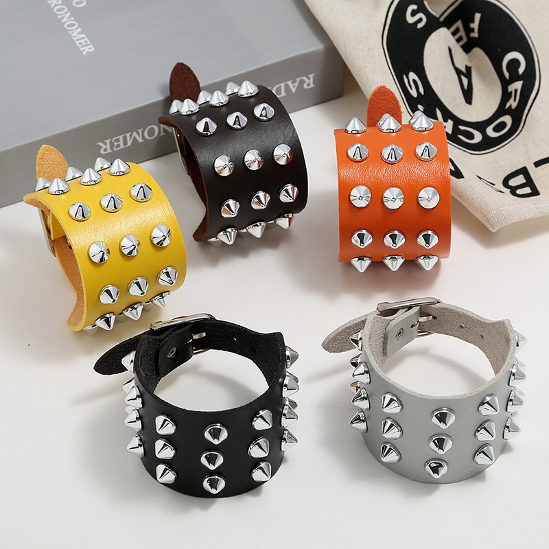 Exaggerated menu0027s imitation leather bracelet punk non-mainstream three-row spiked rivet bracelet