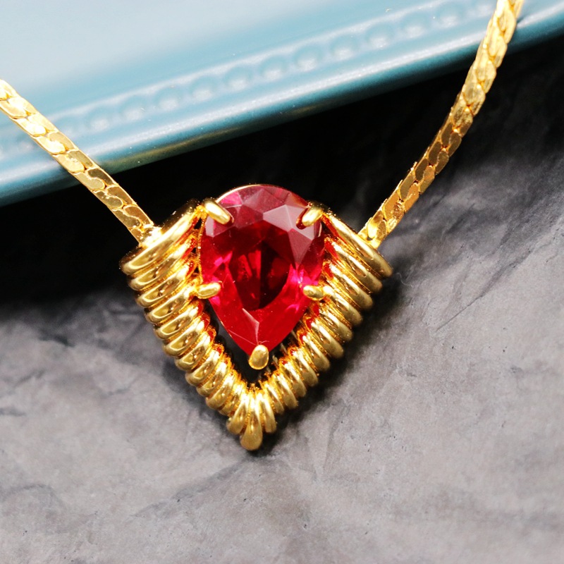 Short Necklace Copper Neck Necklace Cut Red Resin Gemstone Pendant Clavicle Chain display picture 7