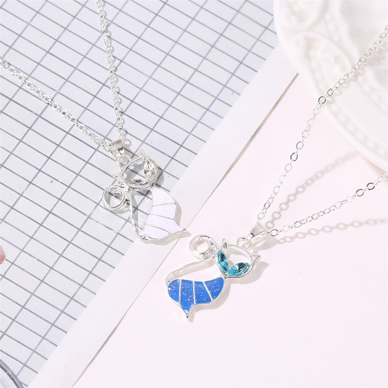 New Fashion Sweet Cat Pendant Necklace Female Hollow Diamond Necklace Wholesale display picture 3