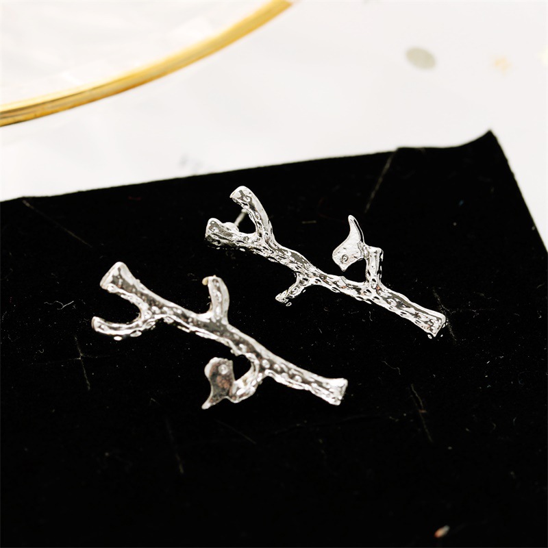 Personalized Design Ear Jewelry Golden Branch Bird Ear Studs Wholesale display picture 2