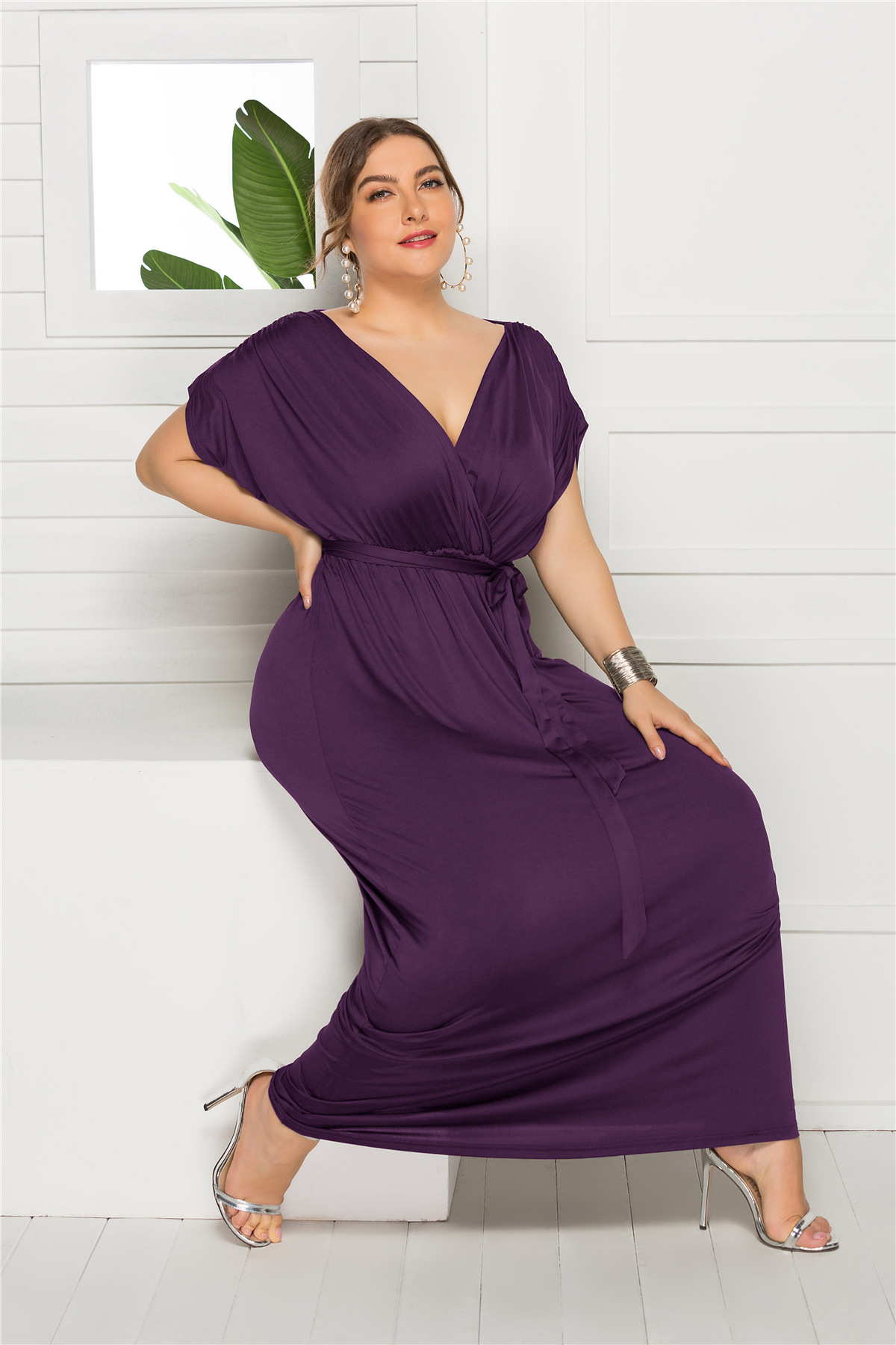 Vestido grande suelto con cuello en V y color sólido sexy más tamaño NSLM30324