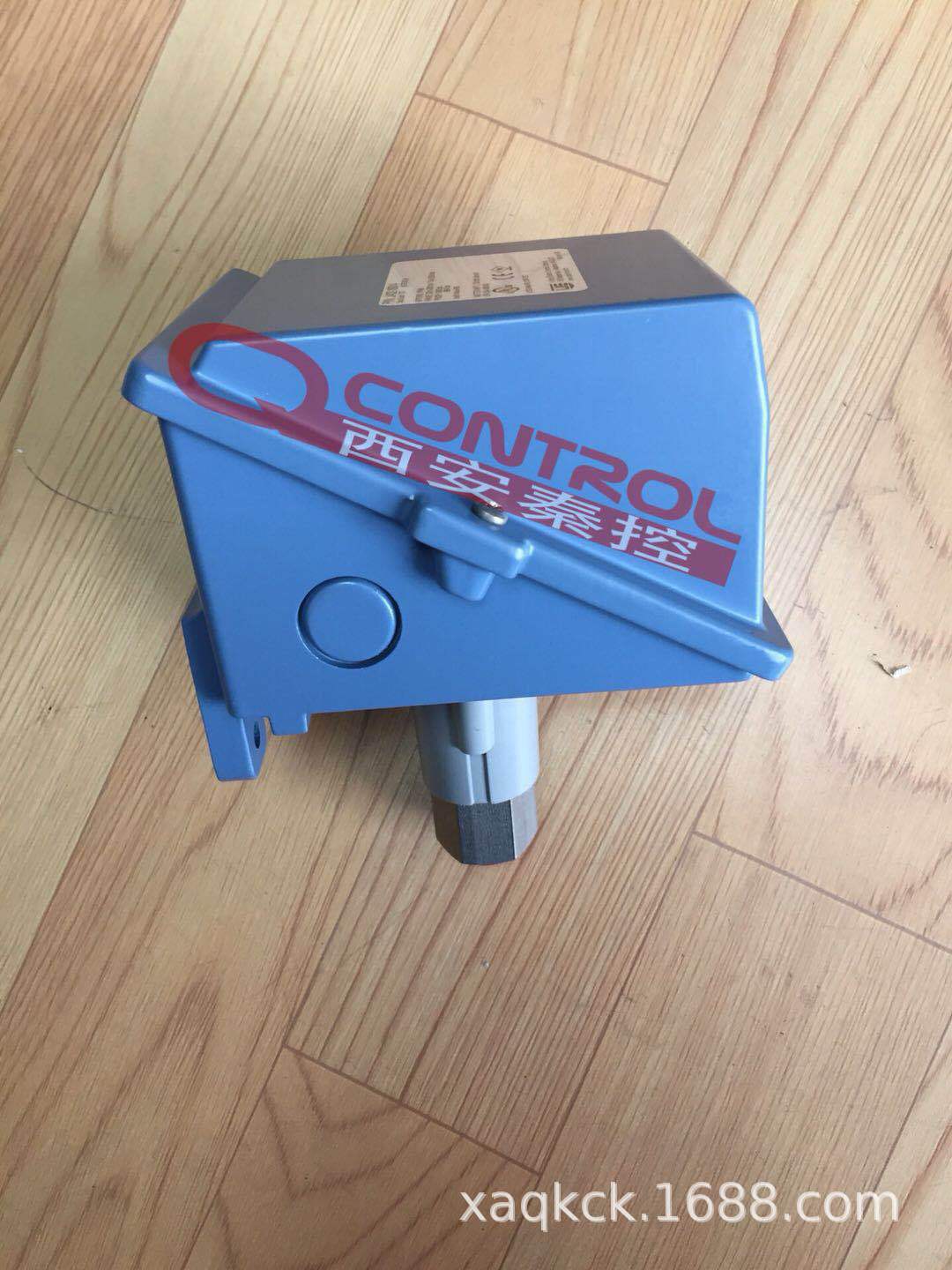 J402-S144B 美国UE压力控制器