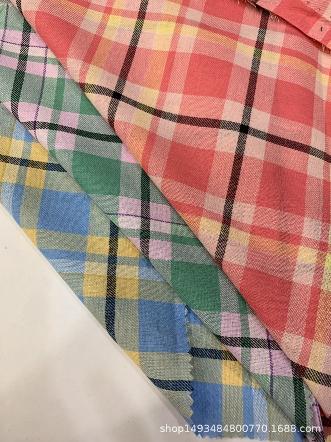 厂家直销现货供应21支色织梭子斜纹爆款女装时尚面料裙子面料均可