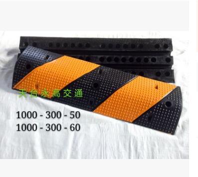 黑黄橡胶线槽二线6公分人字减速带线槽室内外过线槽电缆保护槽