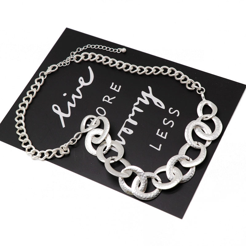 Fashion Short Trend Chain Buckle Necklace Clavicle Chain Matte Silver Gold Necklace display picture 2