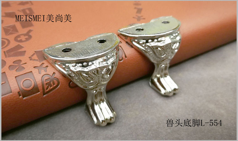 Animal head and feet L-554