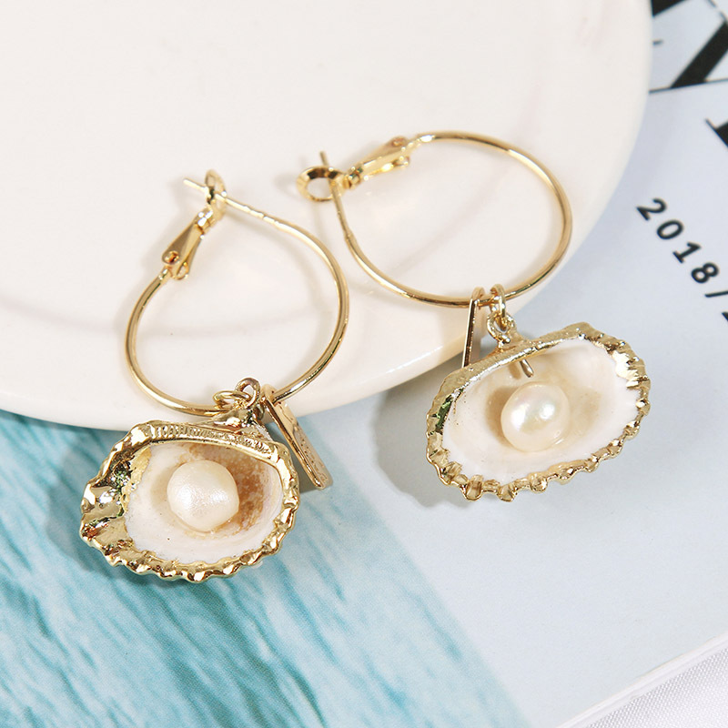 Exaggerated Irregular Natural Pearl Shell Earringsalloy Personality Geometric Earrings Jewelry Wholesale Nihaojewelry display picture 2