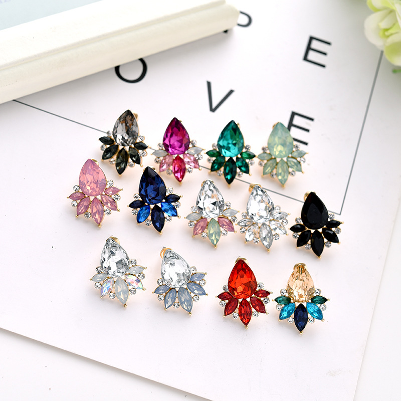 7g Weight Rhinestones Inlay Material Drop Earrings Classification 1 Pair Quantity Daily Occasion Alloy Material Geometric Pattern Women'S Gender Plating Design Retro Style 1 Pair Retro Geometric Alloy Plating Rhinestones Women's Drop Earrings 20