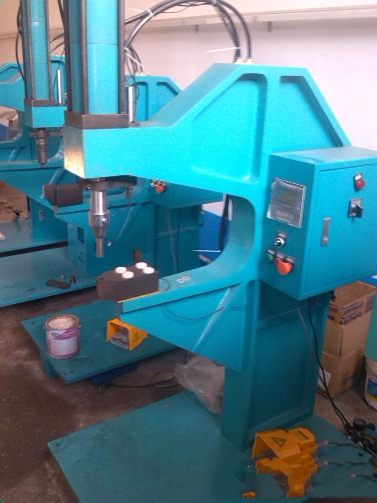 无铆钉压装机 气动板材无铆钉压装