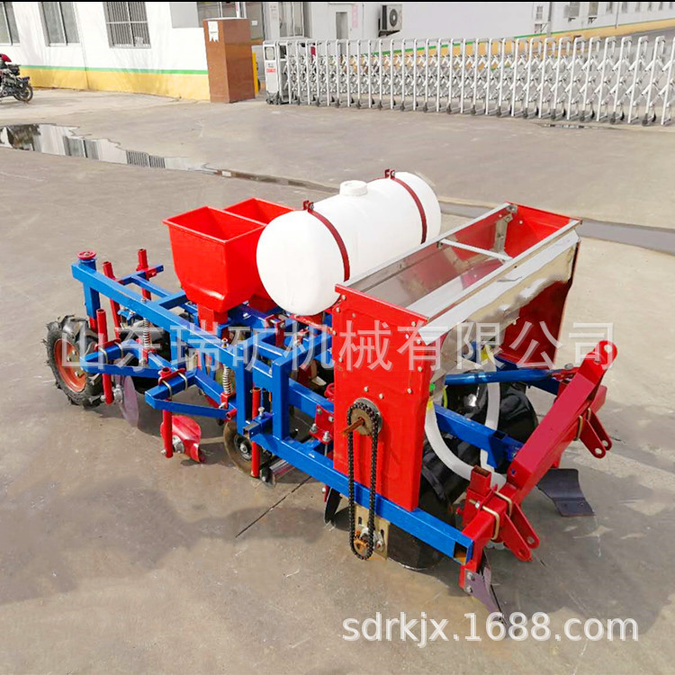 河南方城四轮车带花生膜上播种机花生精播机种花生机播种施肥一体