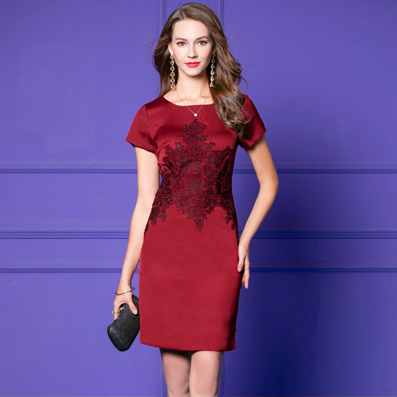 2020 new short-sleeved embroidered dress wedding dress wedding banquet mom dress wedding dress slim-fit high-end midi dress