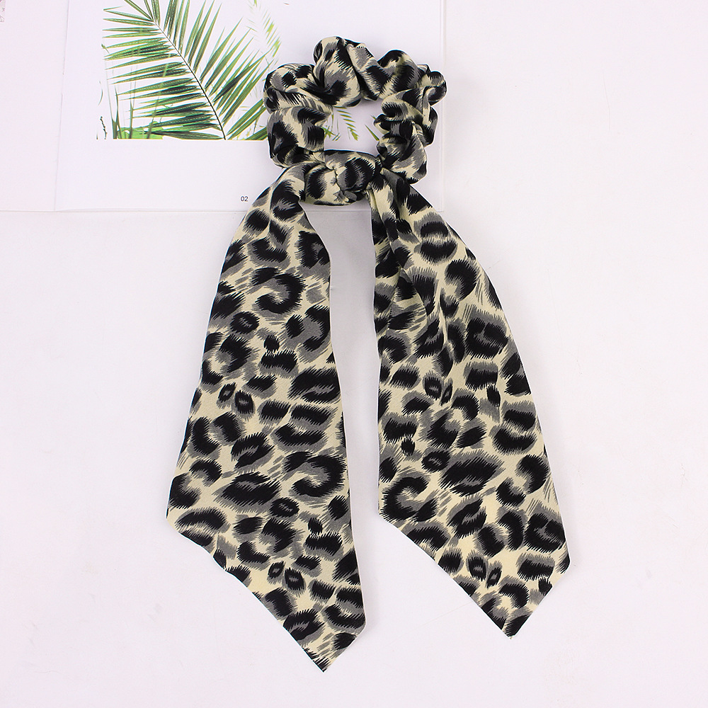 Frau Einfacher Stil Leopard Tuch Haargummi display picture 32