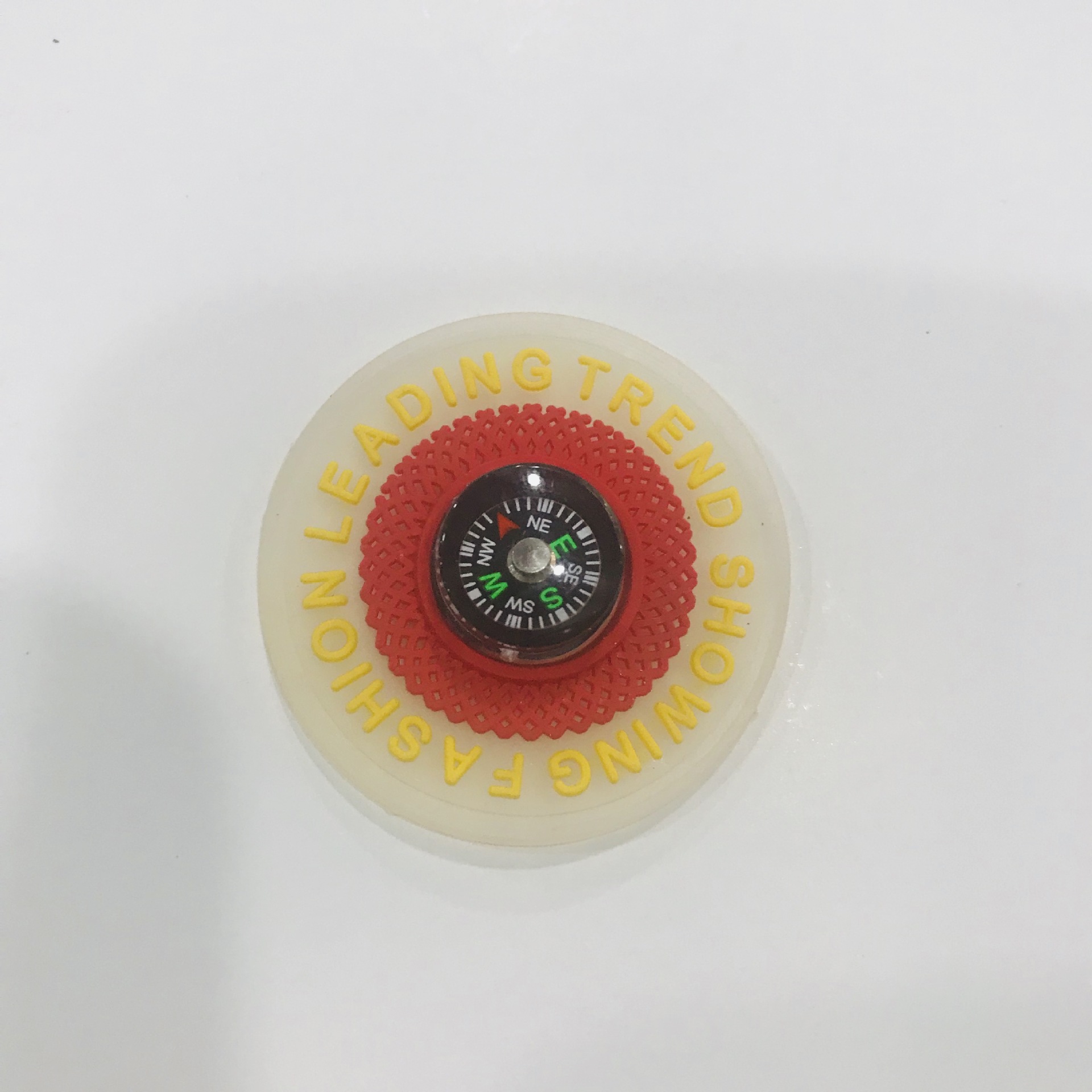 PVC指南针标滴塑组合标户外服软胶标鞋标外套服饰胶章辅料现货供