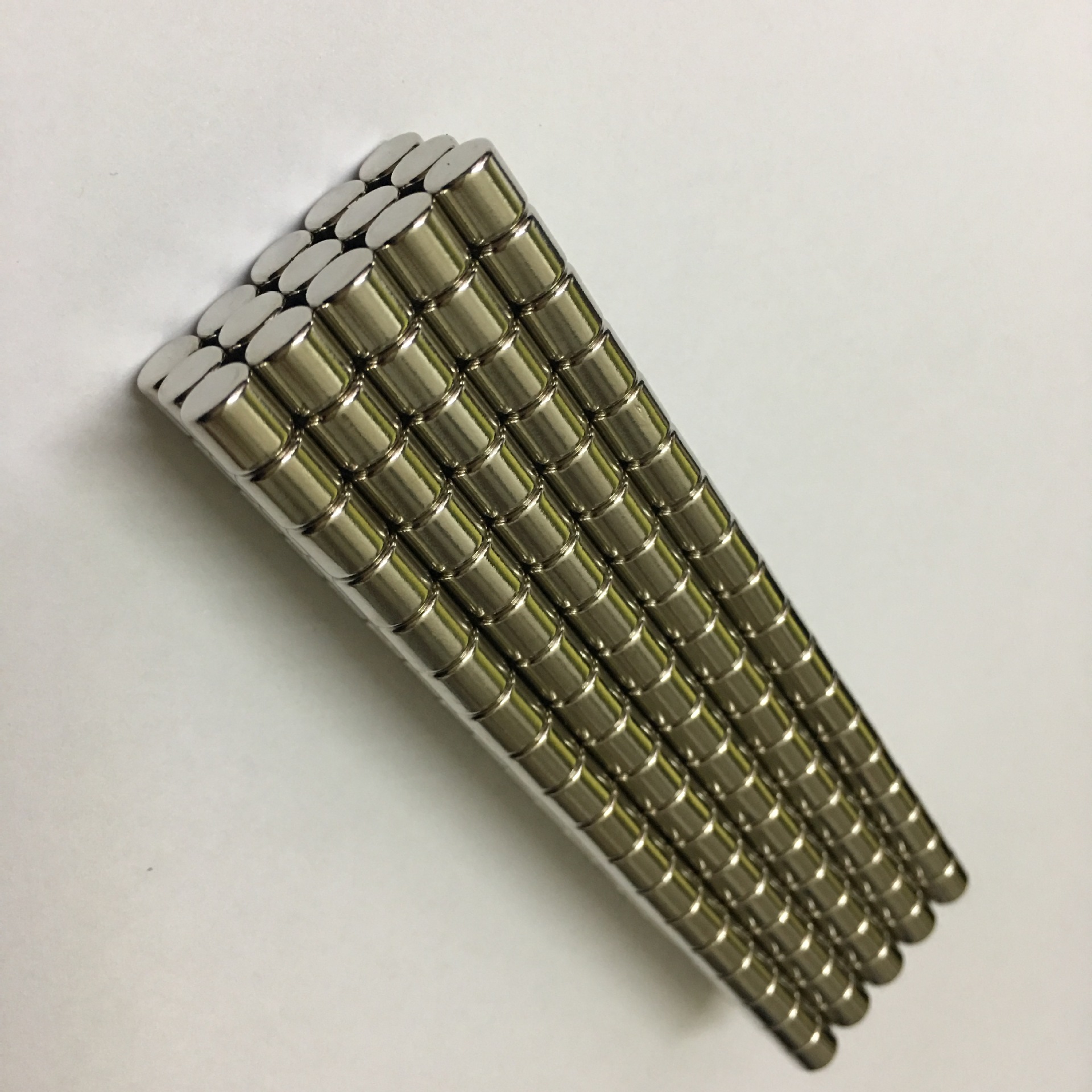 厂家直销 强磁6*5 圆柱磁铁 钕铁硼磁钢 吸铁石 圆形强磁铁6X5