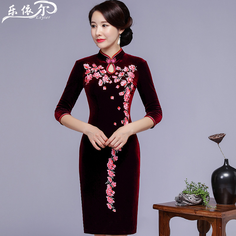 18726#清仓包邮不退换金丝绒妈妈装旗袍改良时尚旗袍婚宴刺绣礼服