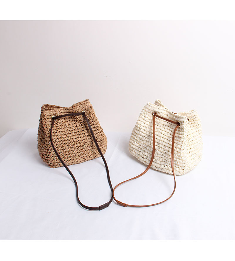 Women's Medium Straw Solid Color Classic Style Square String Shoulder Bag display picture 5