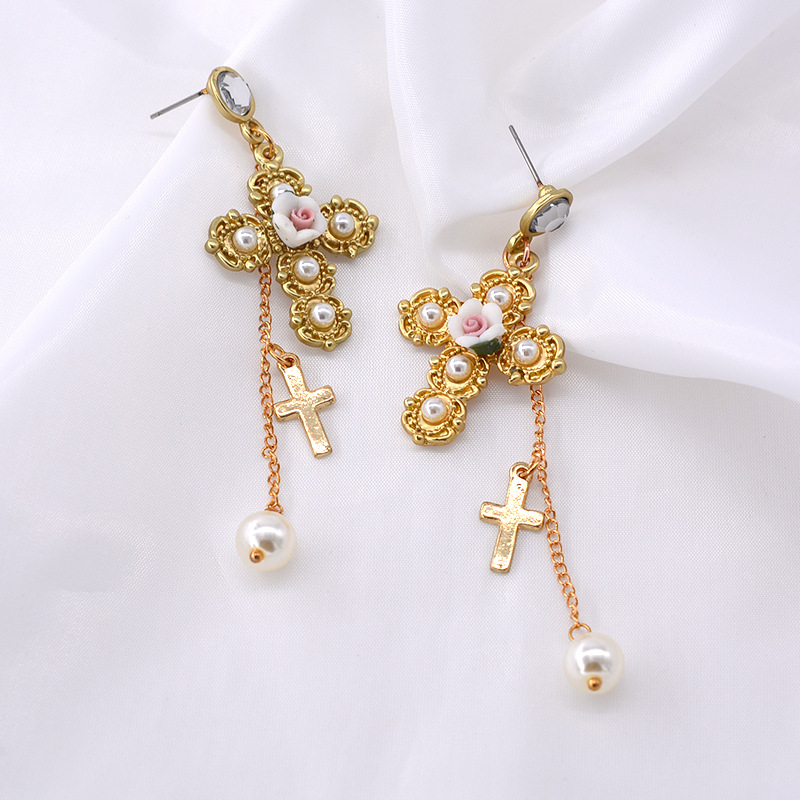 Exaggerated Golden Cross Earrings Vintage Long Baroque Earrings display picture 3