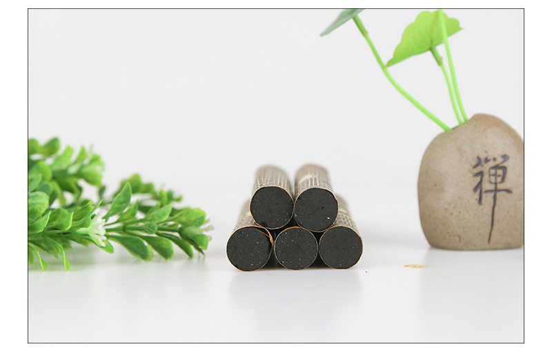 Low-Smoke Moxa Sticks Ai Zhu 艾柱 14x110mm 5 Pack Whole Body Moxibustion in use