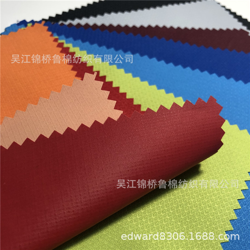 春亚纺格中点菱形足球格子提花布TPU皮膜彩涂PA+水洗压绉植绒印花