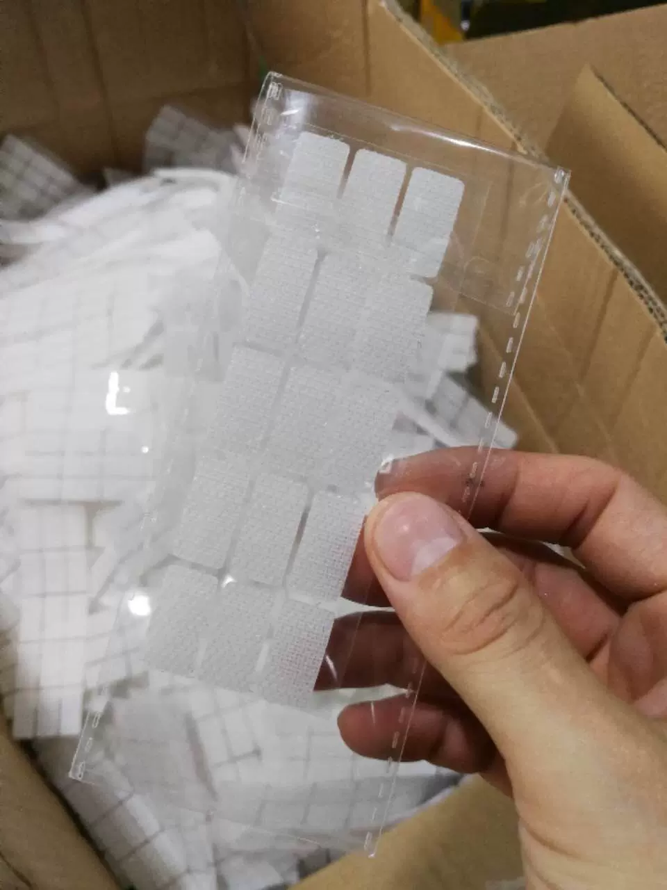 现货供应电器魔术贴单双面长方形魔术贴冲型背胶自粘子母扣