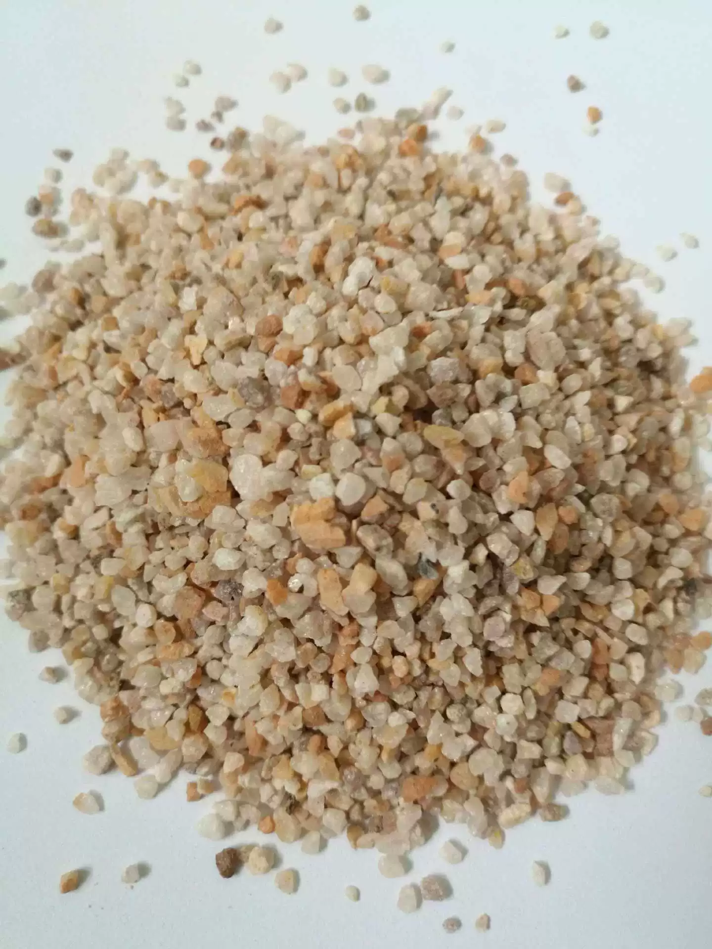 Материалы для очистки, расходные материалы для очистки воды, высококачественный кварцевый песок, высококачественный активированный уголь, высококачественная смягчающая смола и т. д.