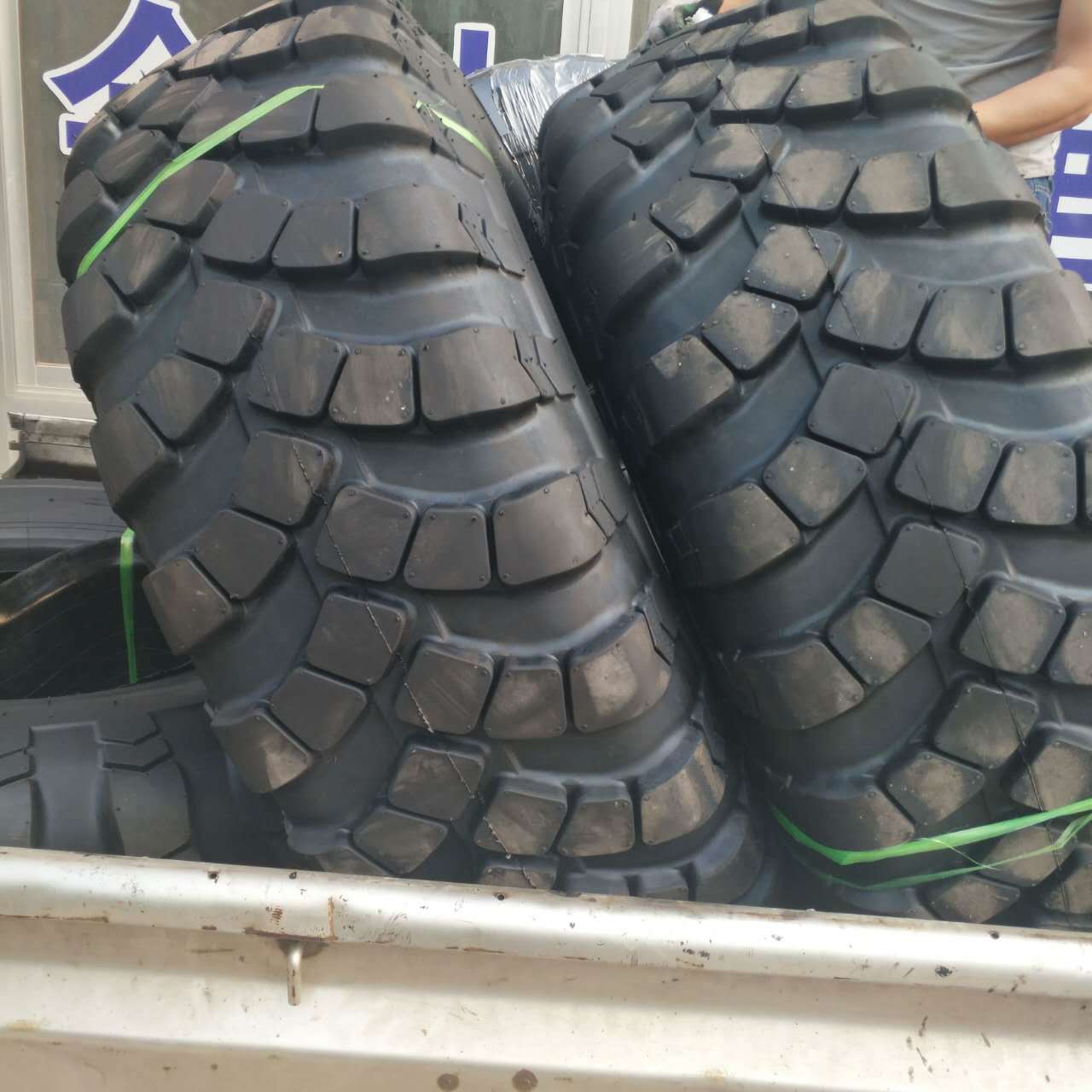 厂家供应 12.5-20 越野卡车用轮胎 前进  三包